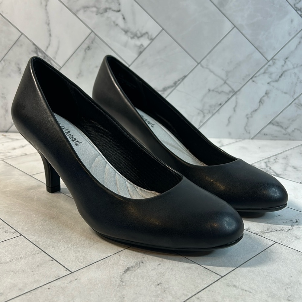 NWT Easy Street Womens Passion Black Heels Pumps Size 8W Wide